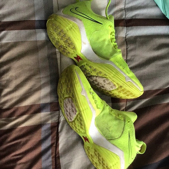 Size 10 Nike Sneakers! Free shipping!! Worn condition - Picture 4 of 4